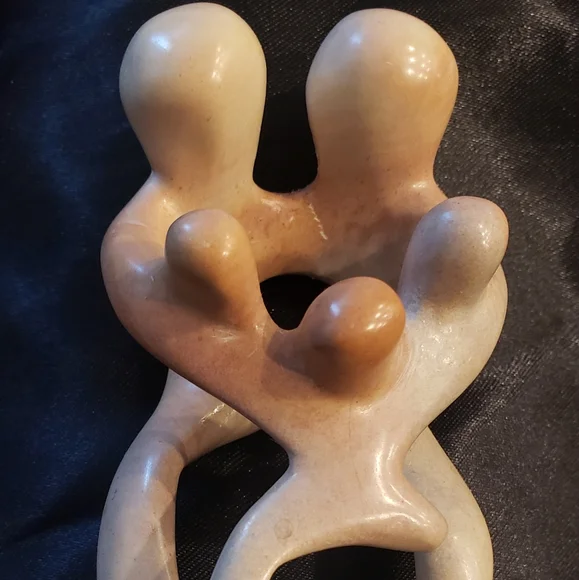 Family Soapstone Authentic Carving - Picture 5 of 7